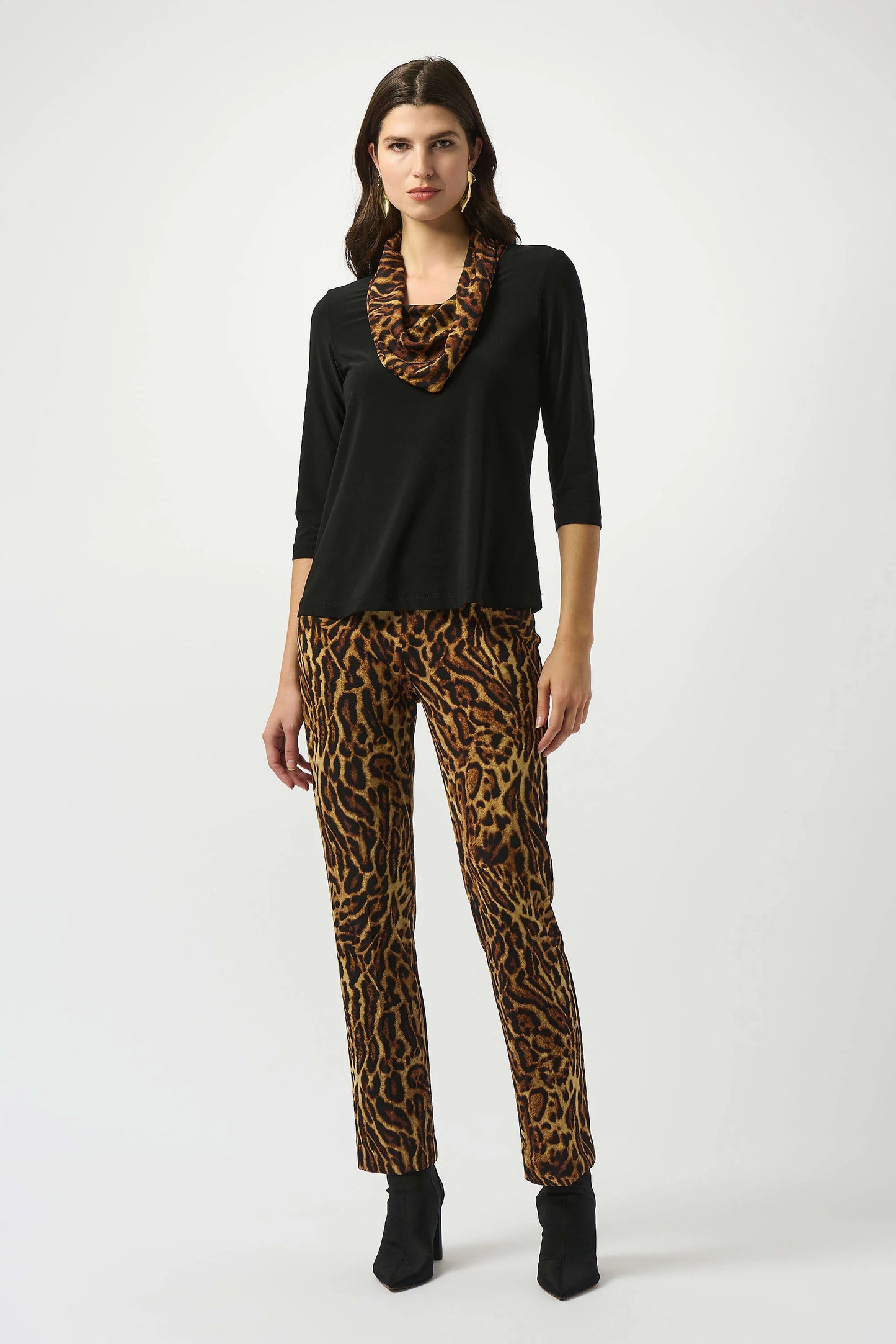 Silky Knit Fitted Top With Satin Animal Print Collar
253222