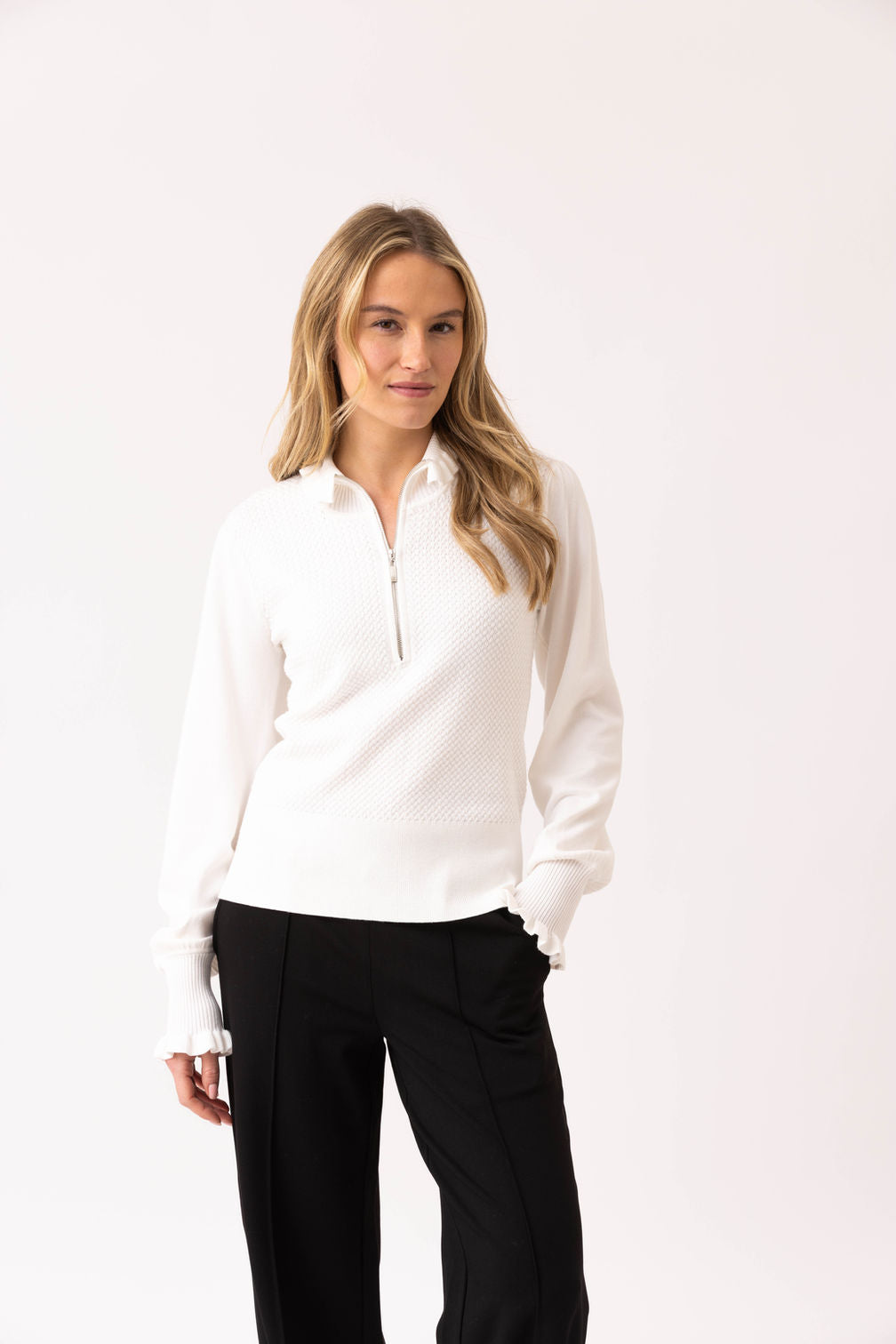 Marble Soft Knit Half Zip Sweater – Marble Soft Knit Half Zip Sweater – Style 8015, Colour 104
Fresh, elegant, and effortlessly versatile – this Marble soft knit is the perfect addition to your wardrobe. The textured knit bodStyle 8015, Colour 104 Ivory