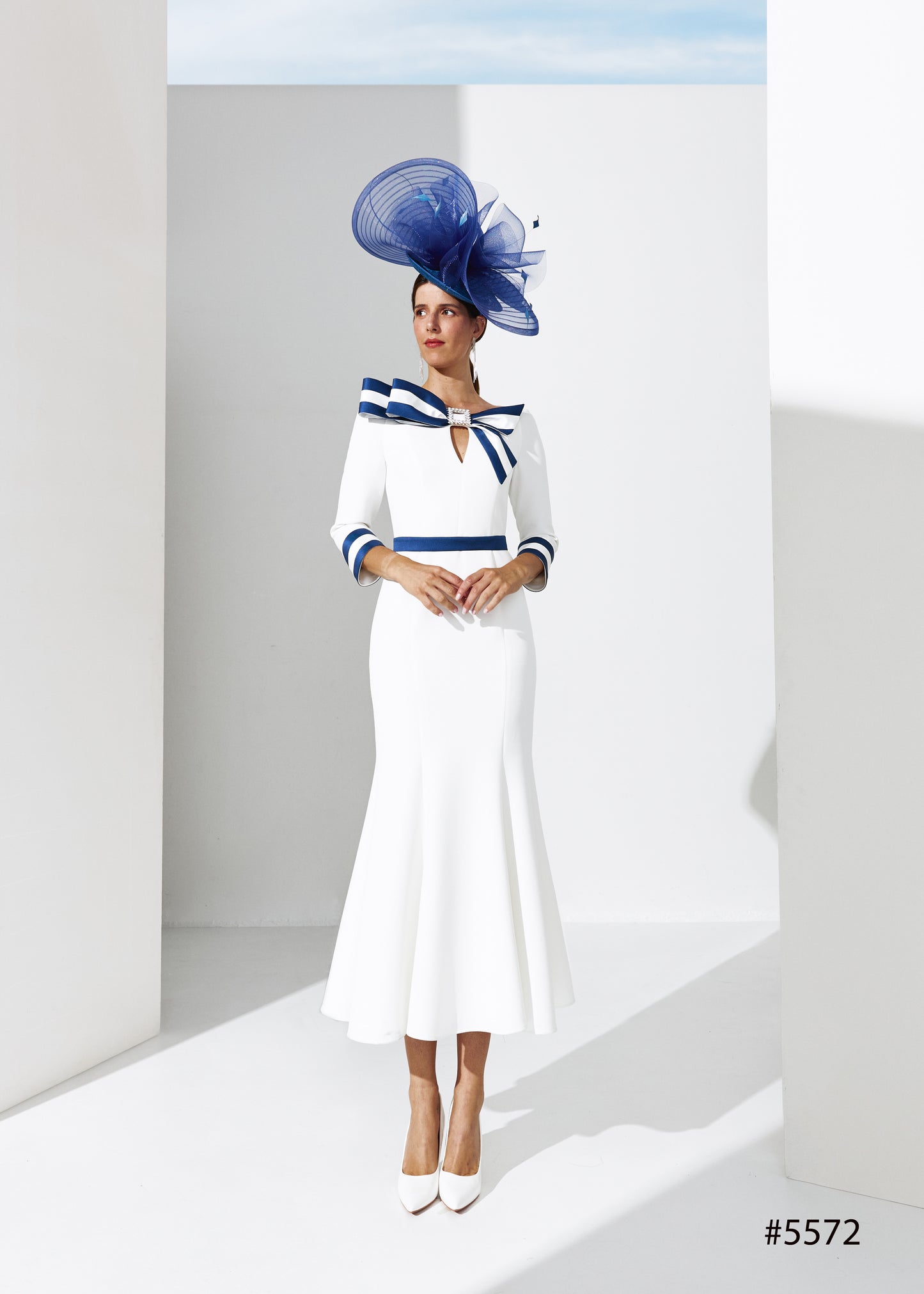 Mother of the bride/groom ivory/black available instore