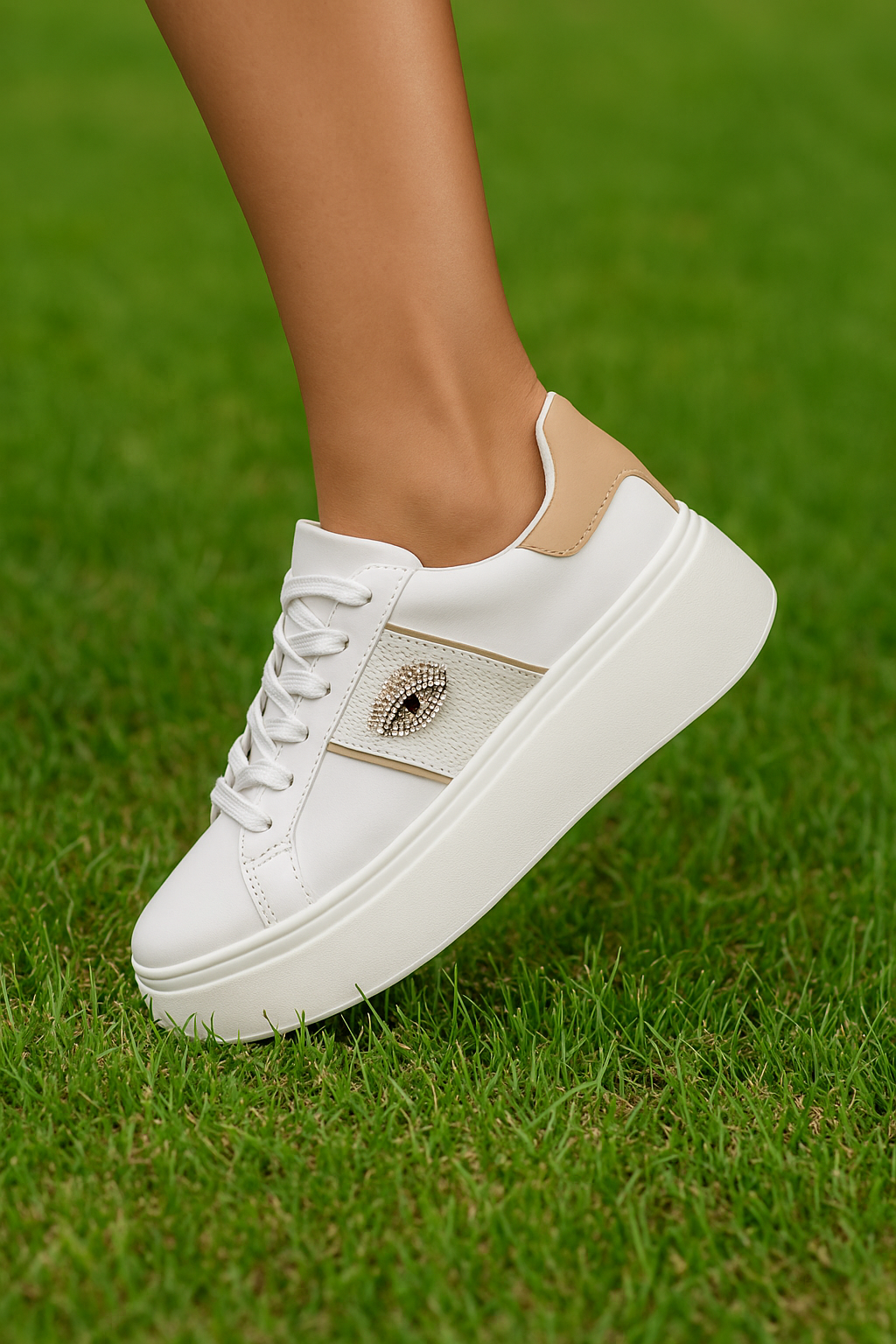 Una Healy wanted Piano key eye runner