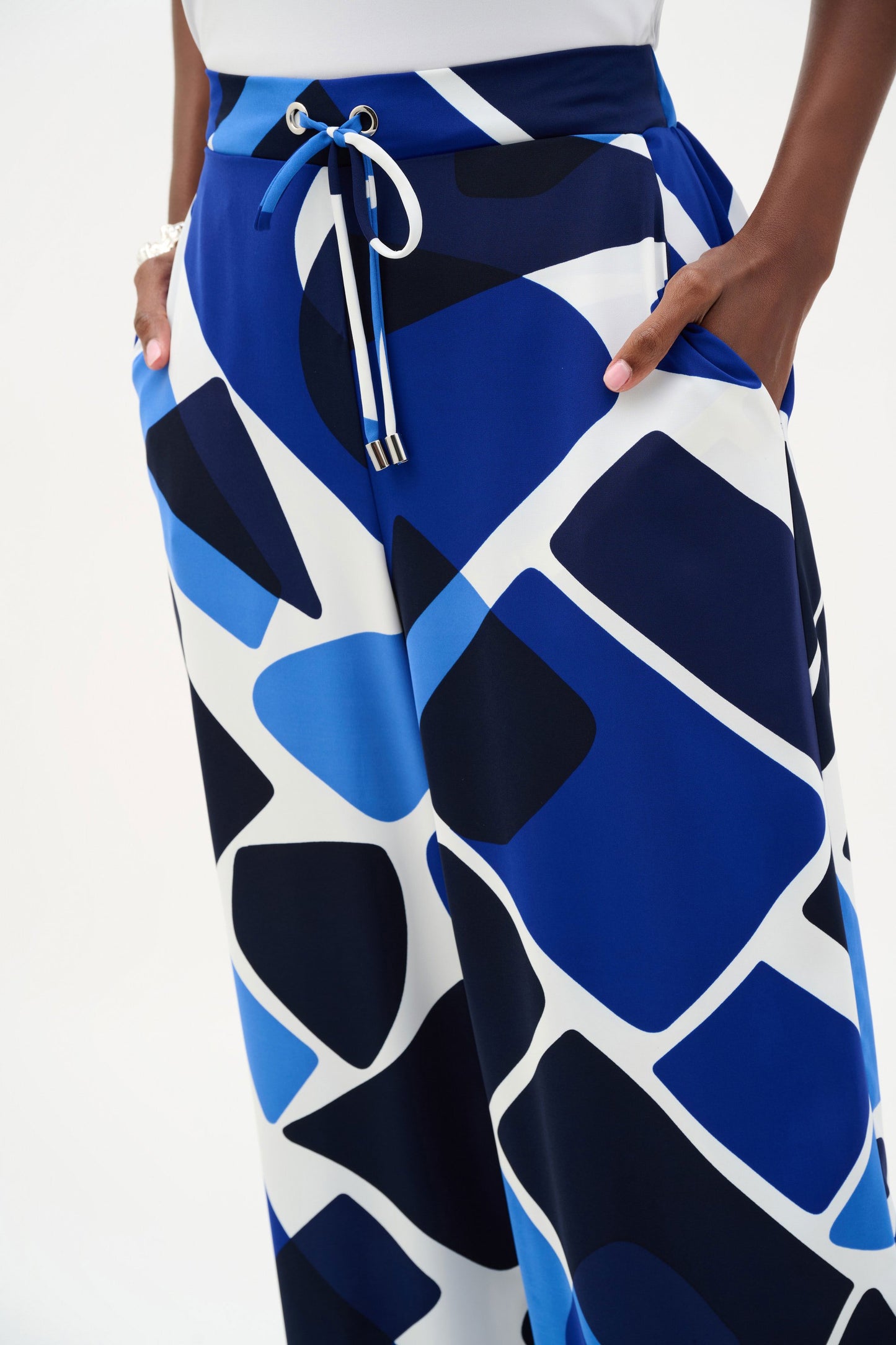JOSEPH RIBKOFF 262155 Recycled Woven Geometric Print Wide Leg Pull-On Pants