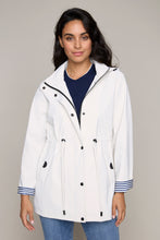 Carre Noir Lightweight Raincoat – White