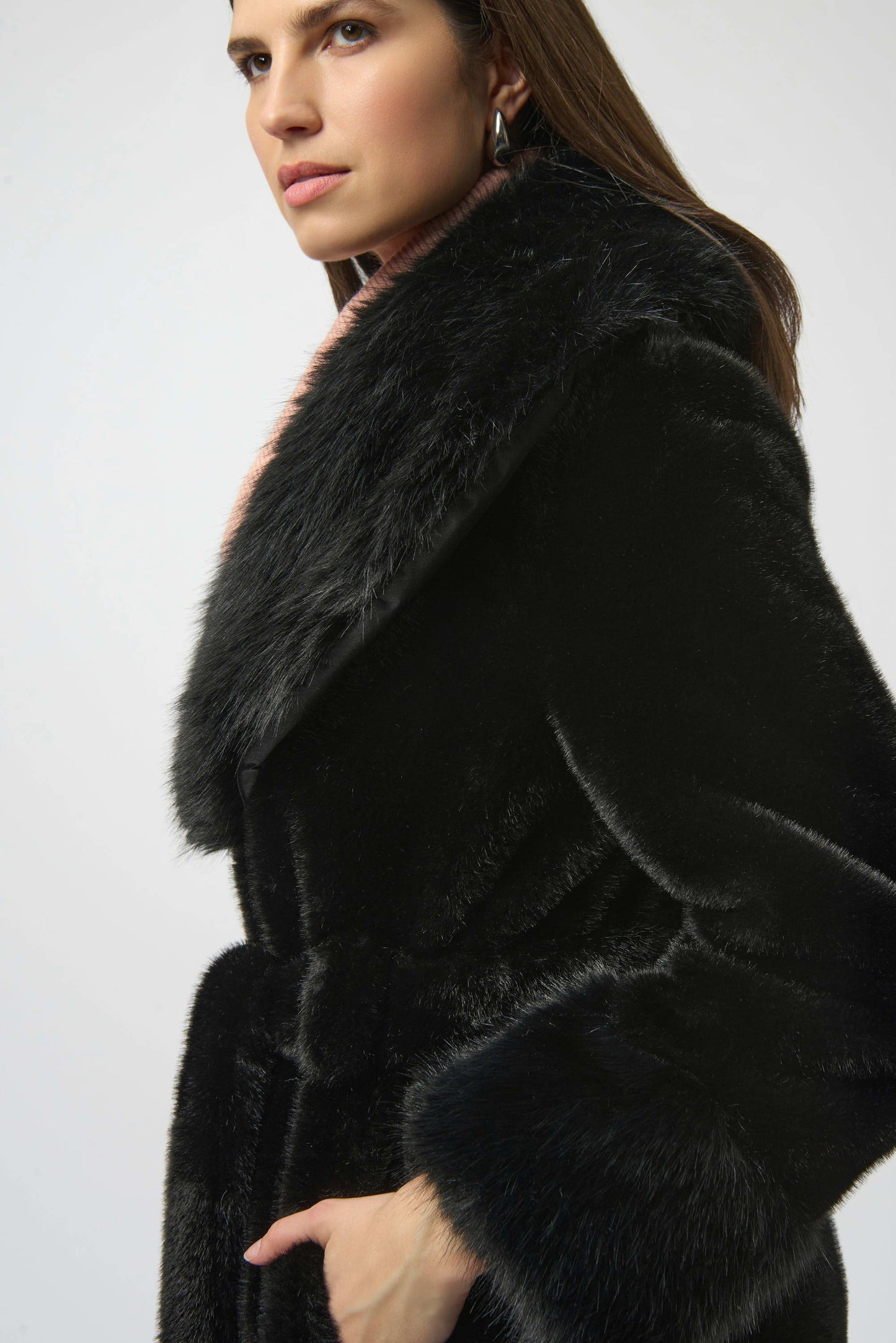 Faux Fur Shawl Collar Fitted Coat
254907