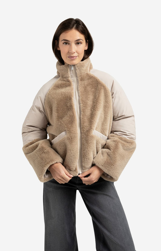 Short teddy jacket with padded sleeves