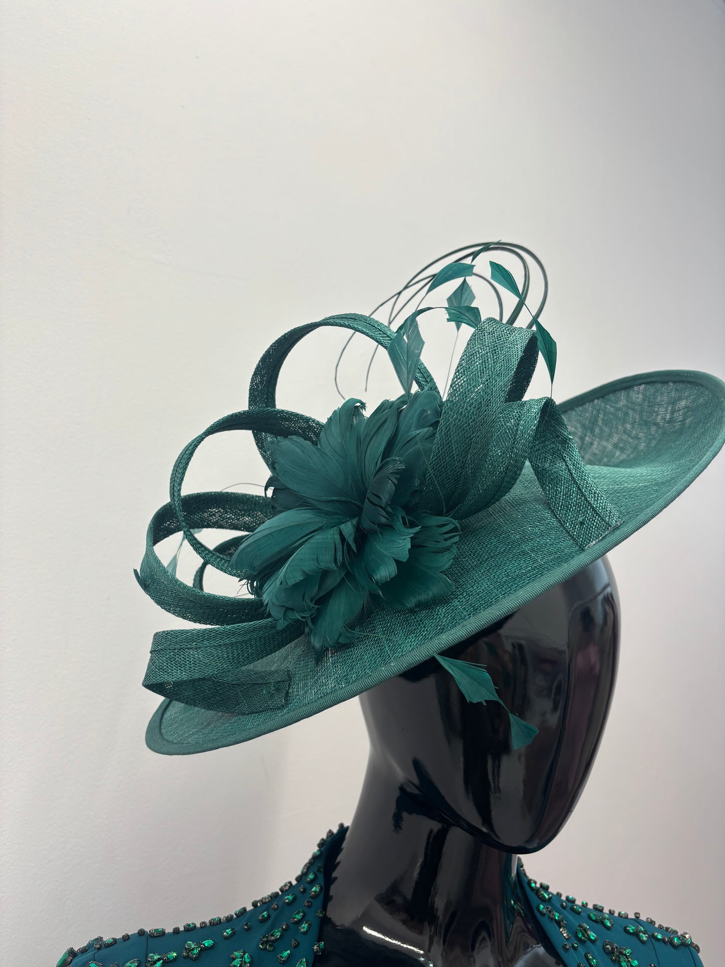 Snoxell & Gwyther hat 2 in emerald