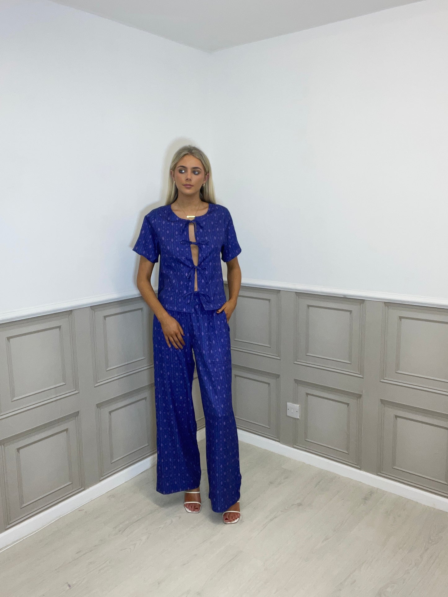 Fluresk blue skipper top