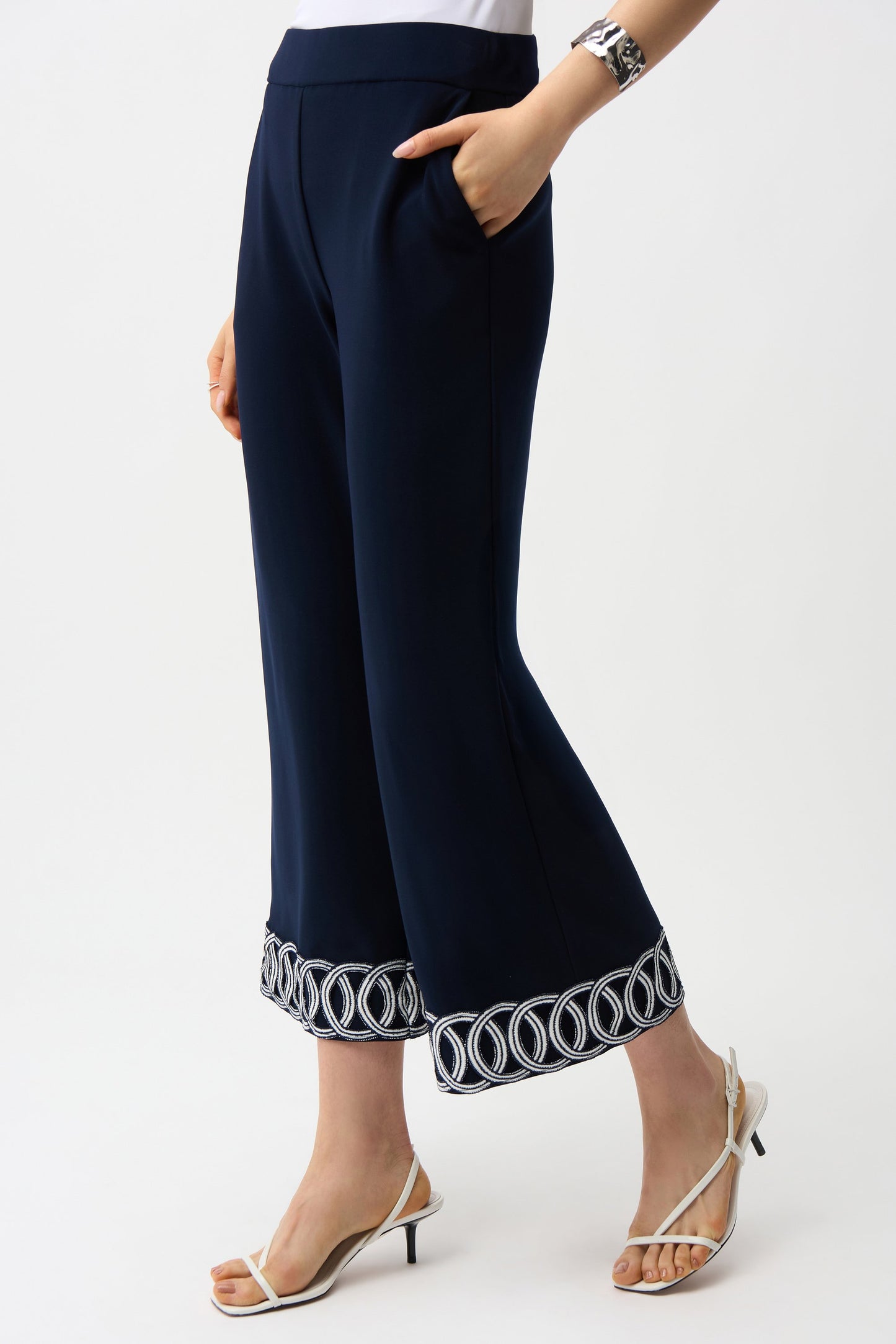 Silky Knit Pull-On Culotte Pants With Guipure Detail
261246