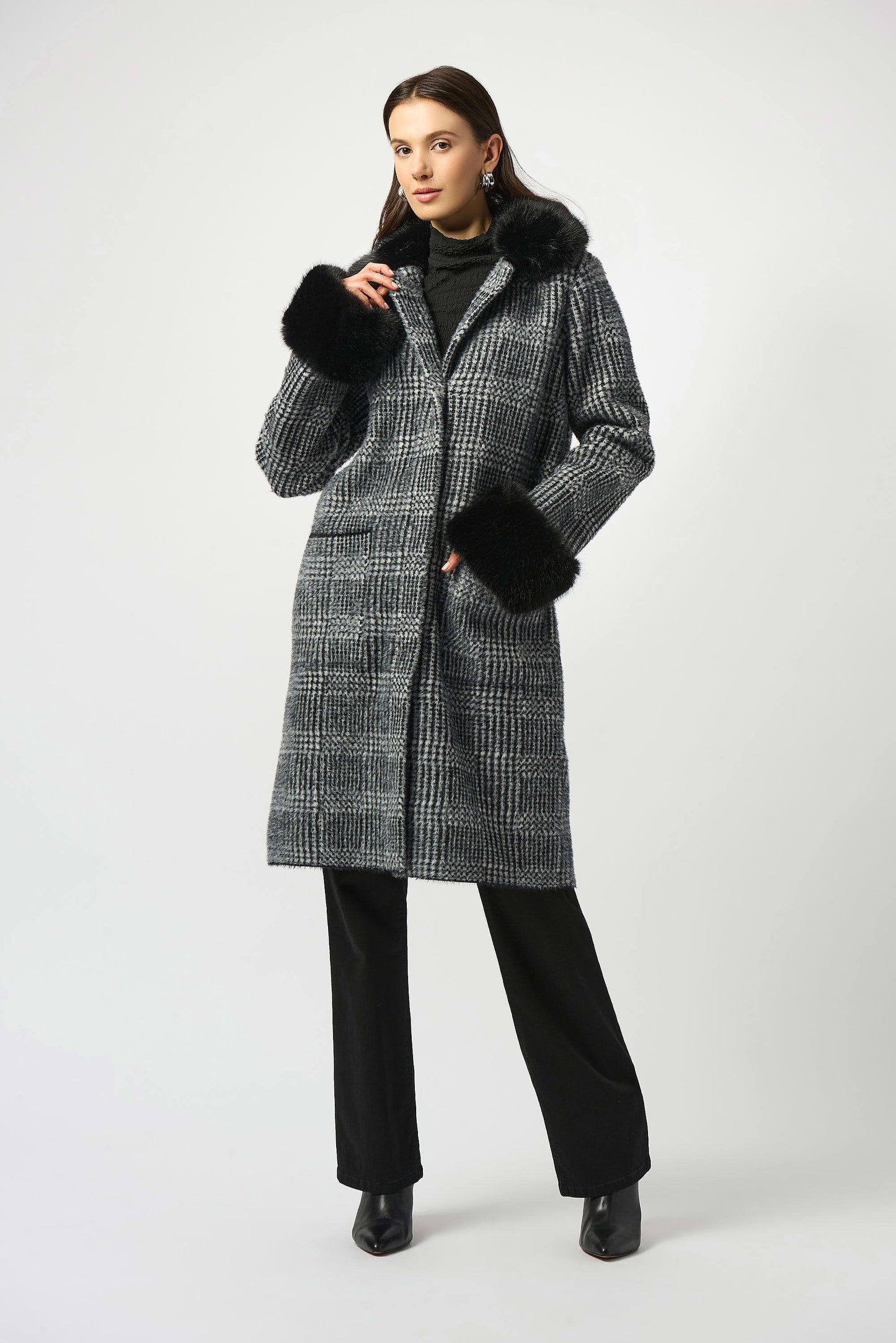 Feather Yarn Plaid Jacquard Coat with Faux Fur Trim
253900
