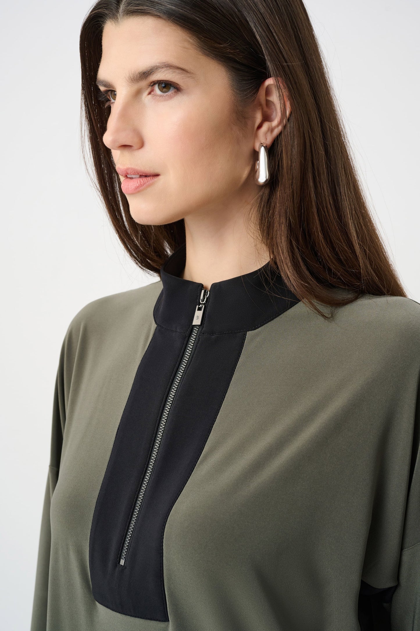 JOSEPH RIBKOFF Silky Knit Color Block Straight Top 263606