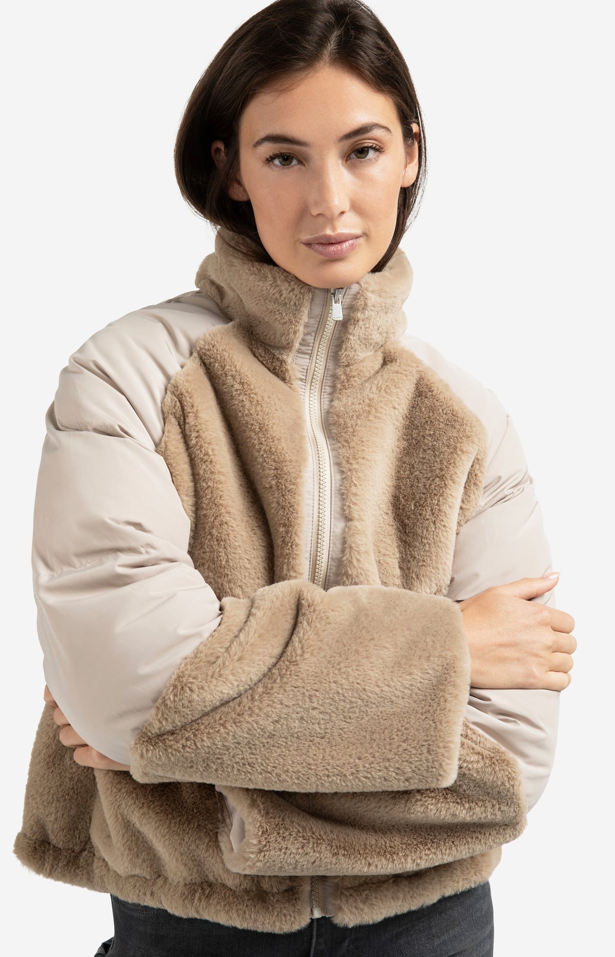 Short teddy jacket with padded sleeves