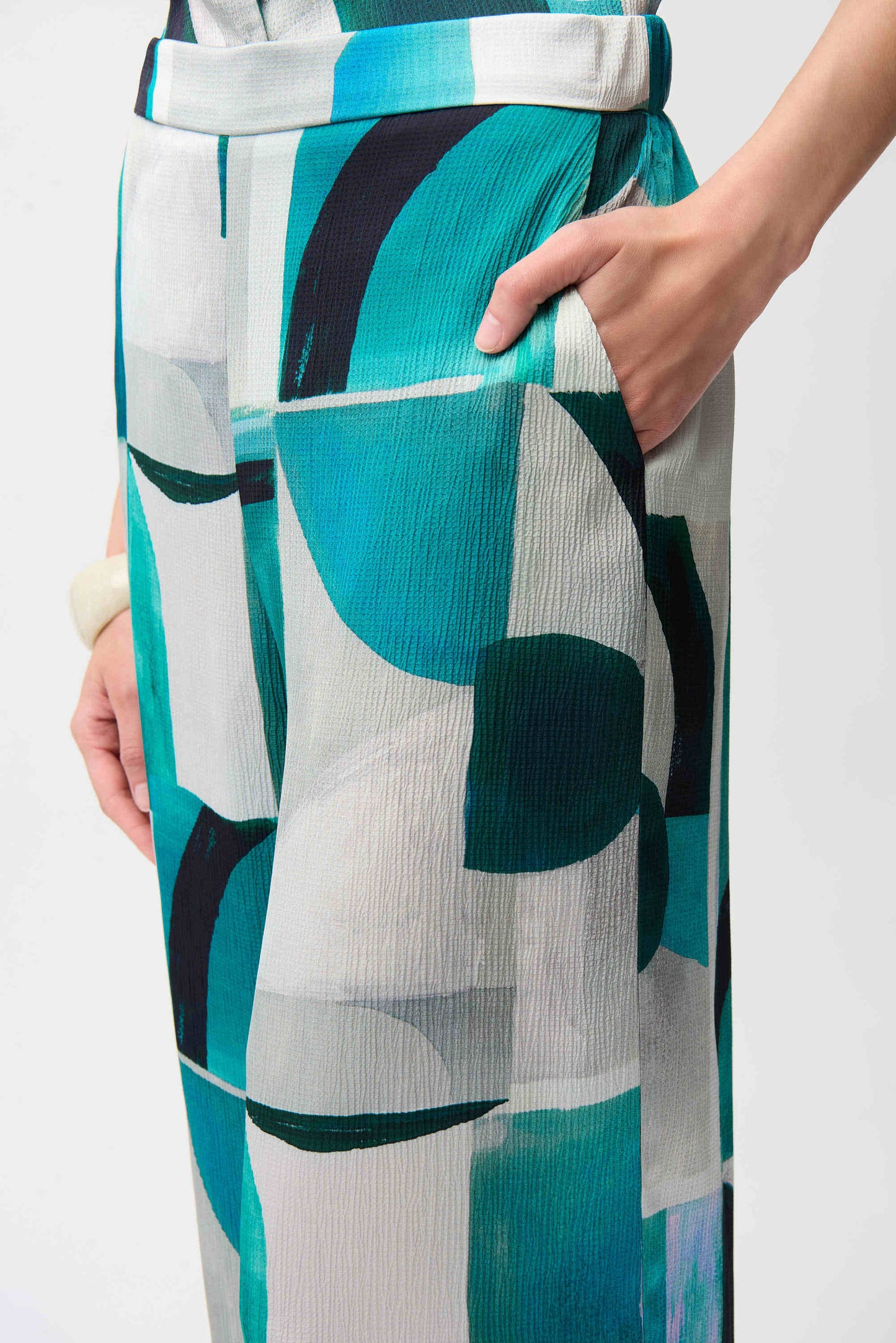 JOSEPH RIBKOFF 261042 Textured Satin Geometric Print Wide Leg Pull-On Pants