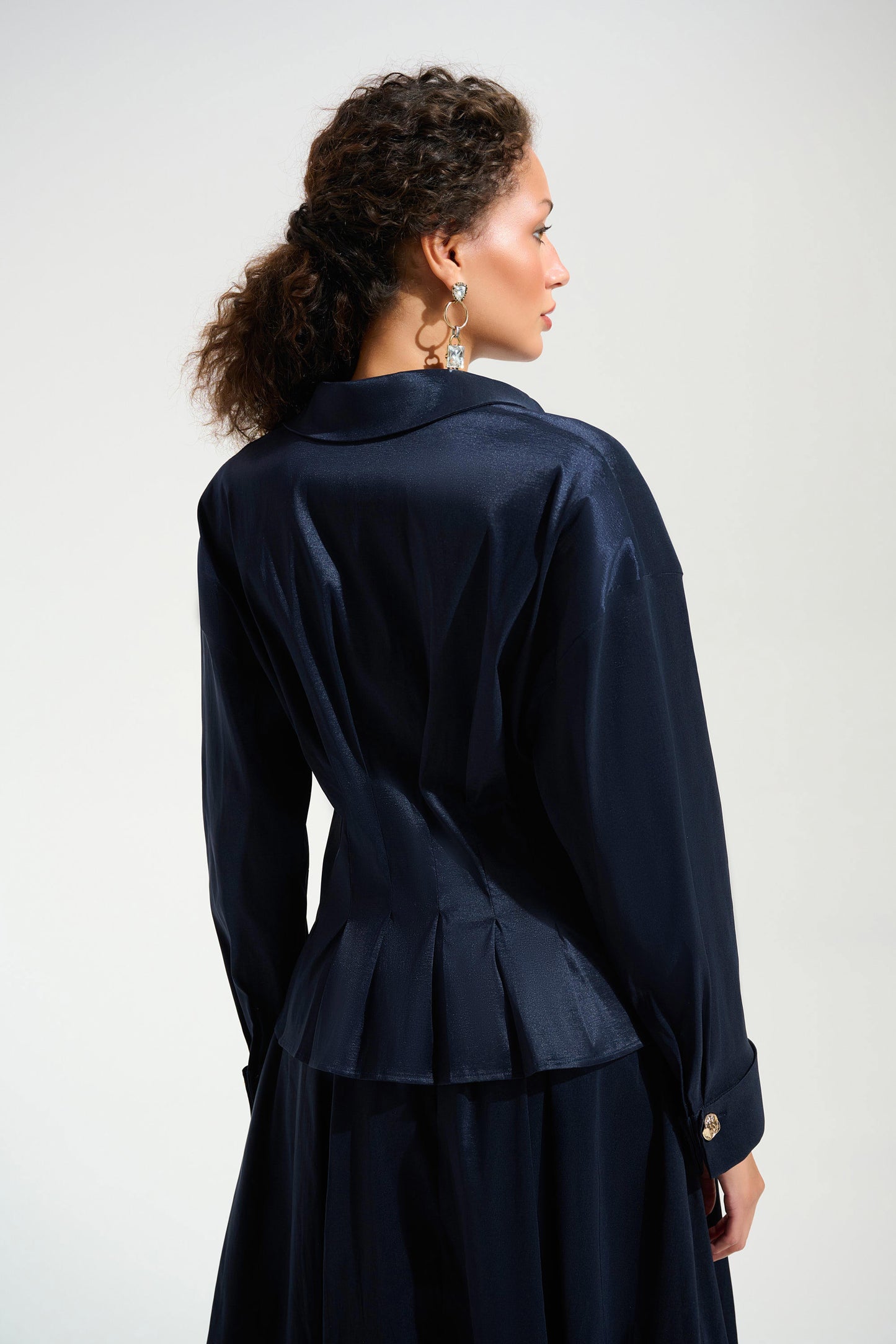 Signature | Stretch Taffeta Fit And Flare Blouse With Chain Link Button Cuffs
261742