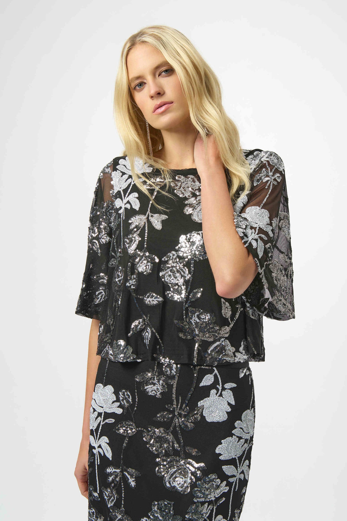Sequin Embroidered Floral Print Boxy Top
254181