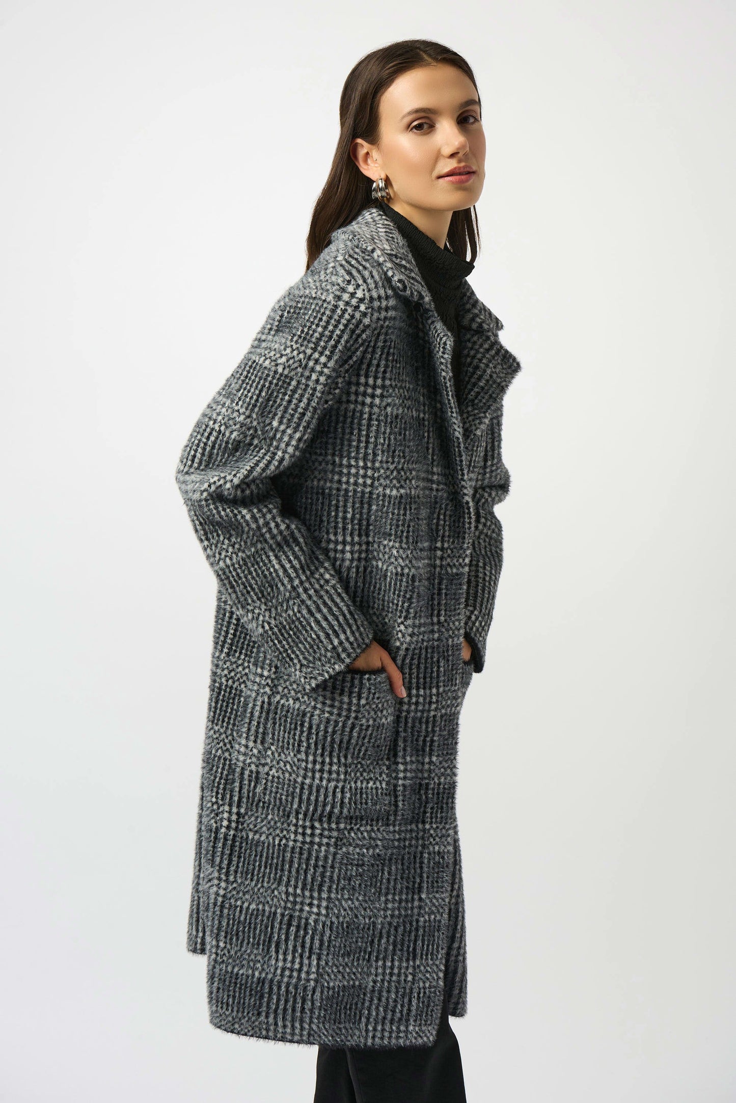 Feather Yarn Plaid Jacquard Coat with Faux Fur Trim
253900