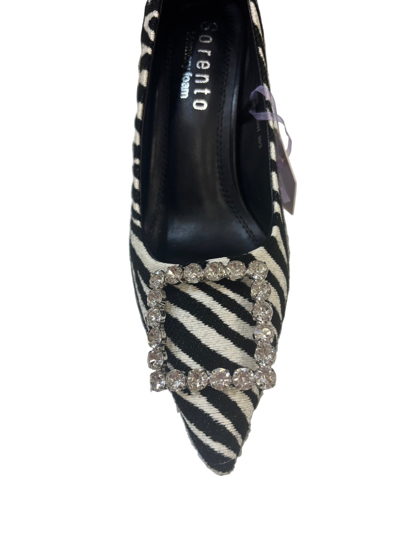 Sorento meadow point tribe/ white heels