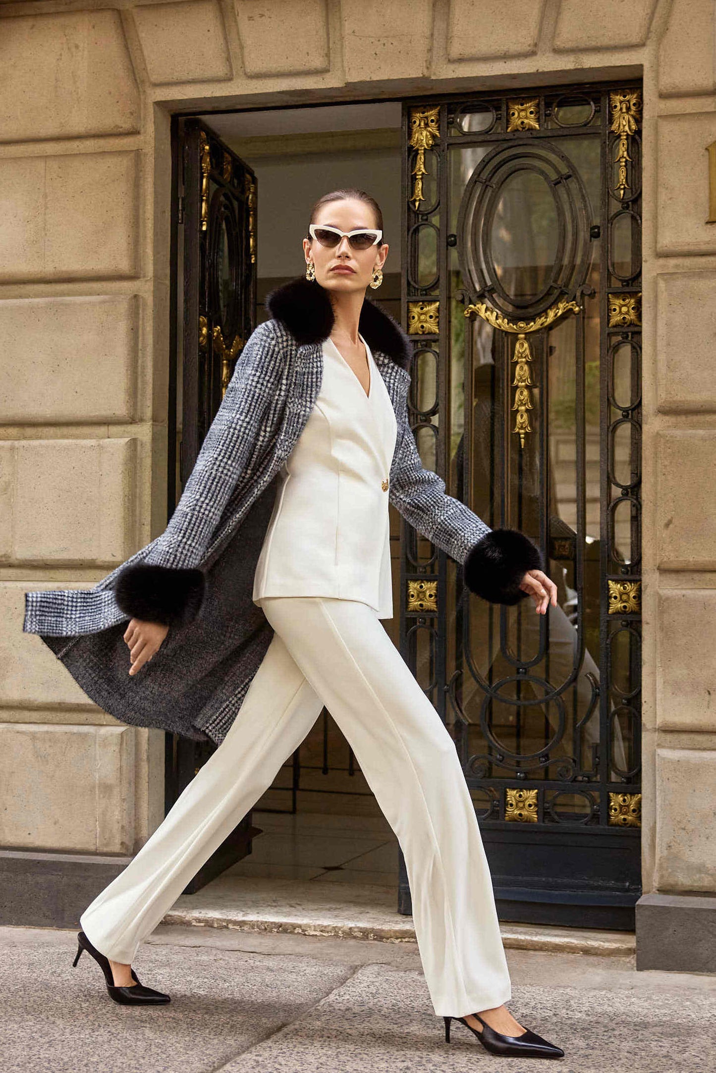 Feather Yarn Plaid Jacquard Coat with Faux Fur Trim
253900