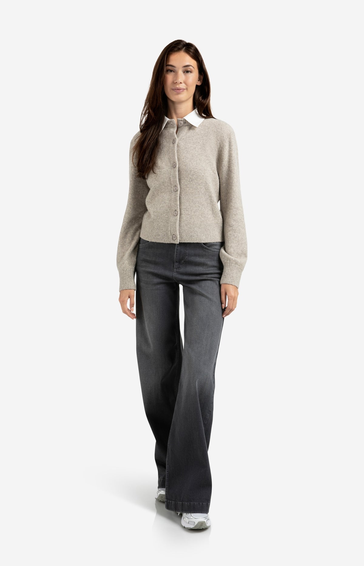 YaYa Cardigan with detachable collar and button closure
