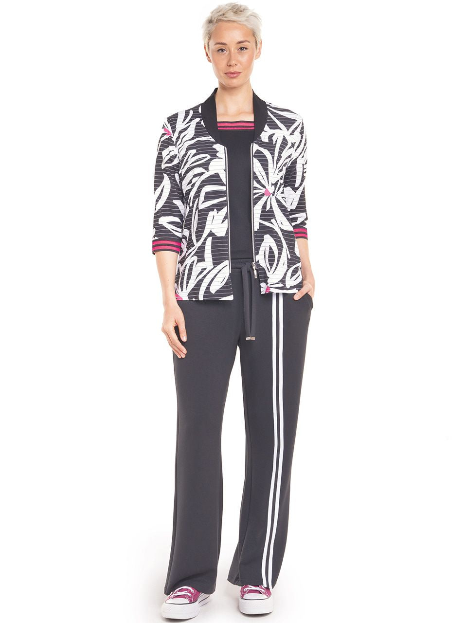 Doris Stretch Zip Jacket – Black & White Print

Product Code: 104306