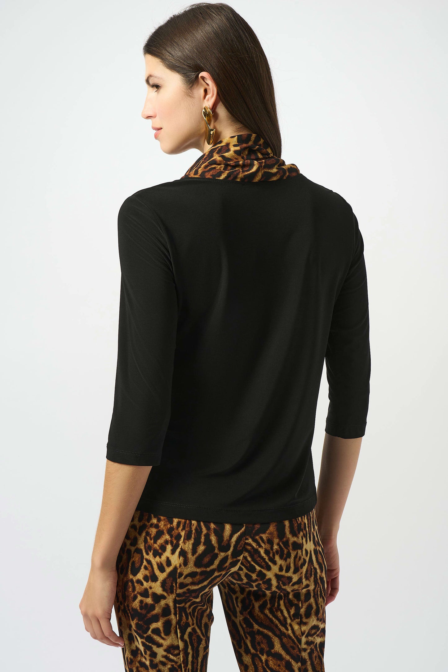 Silky Knit Fitted Top With Satin Animal Print Collar
253222