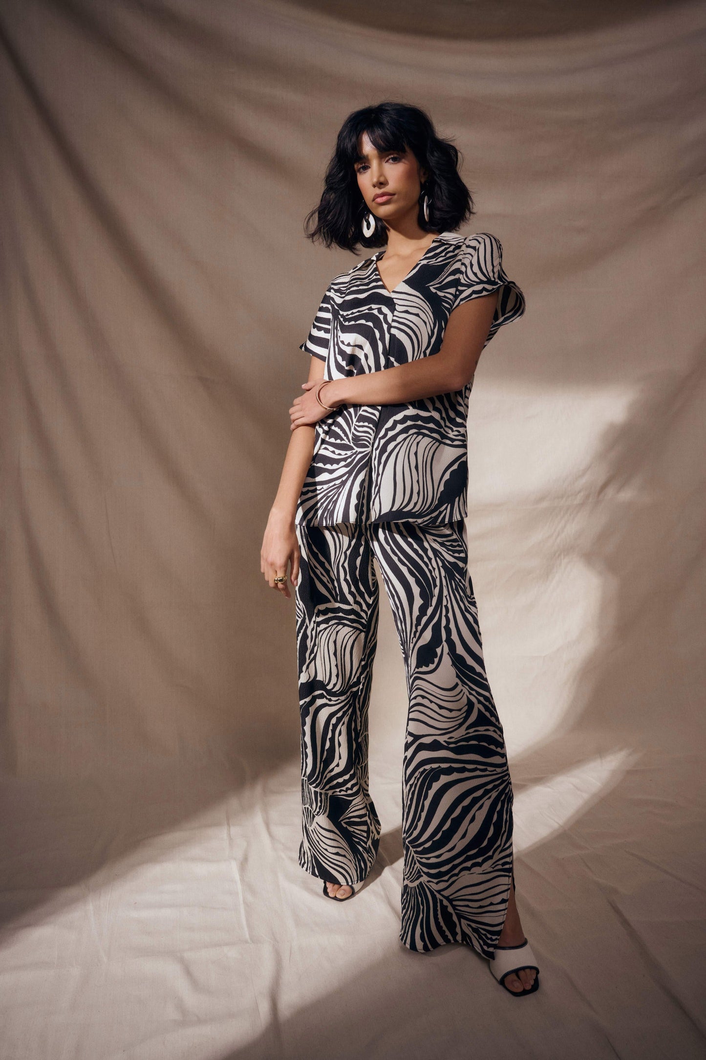 JOSEPH RIBKOFF 262257 Bubble Satin Abstract Print Wide Leg Pants With Side Slits