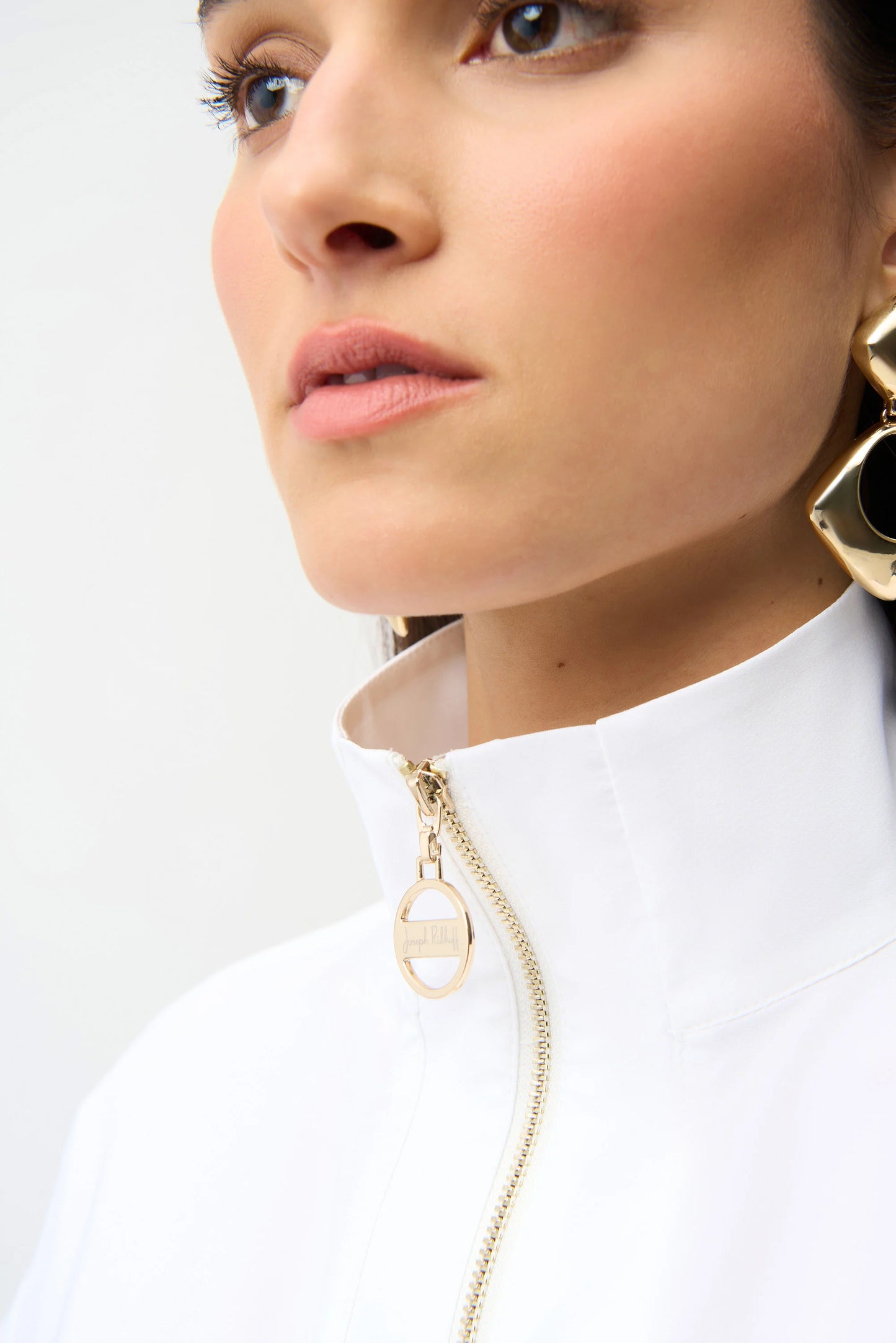 Stretch Poplin Straight Top With Zipped Neckline
261140