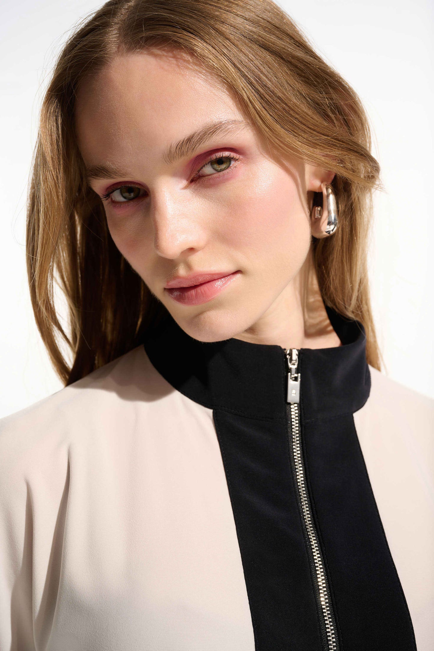 Silky Knit Color Block Straight Top With Zipped Collar
261611