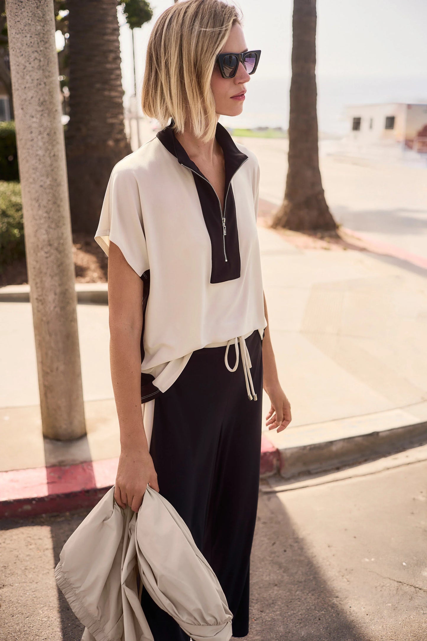 Silky Knit Color Block Straight Top With Zipped Collar
261611