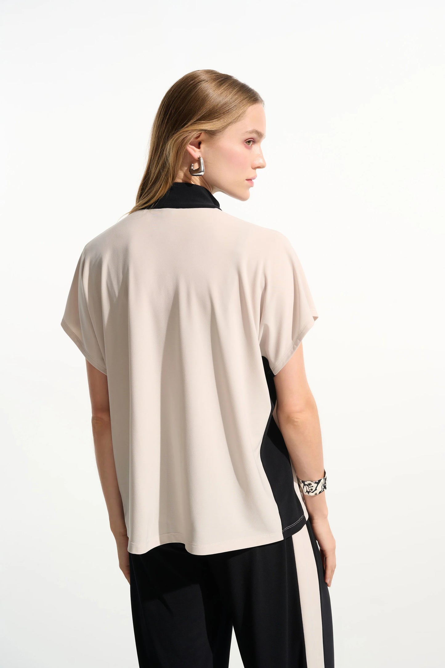 Silky Knit Color Block Straight Top With Zipped Collar
261611