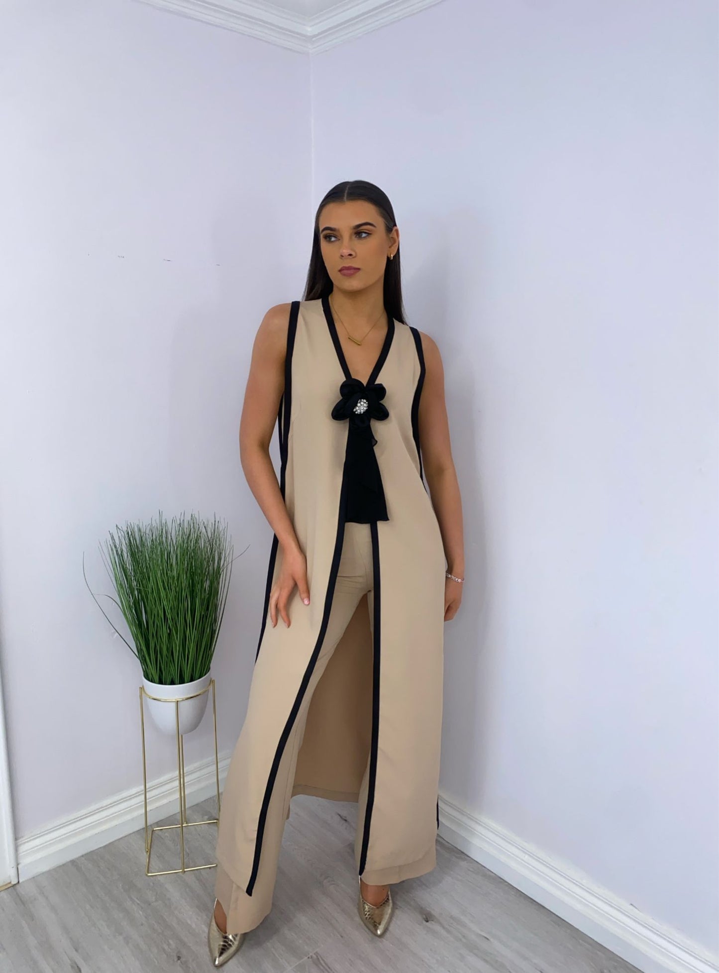 Vivianna nude two piece trousers suit