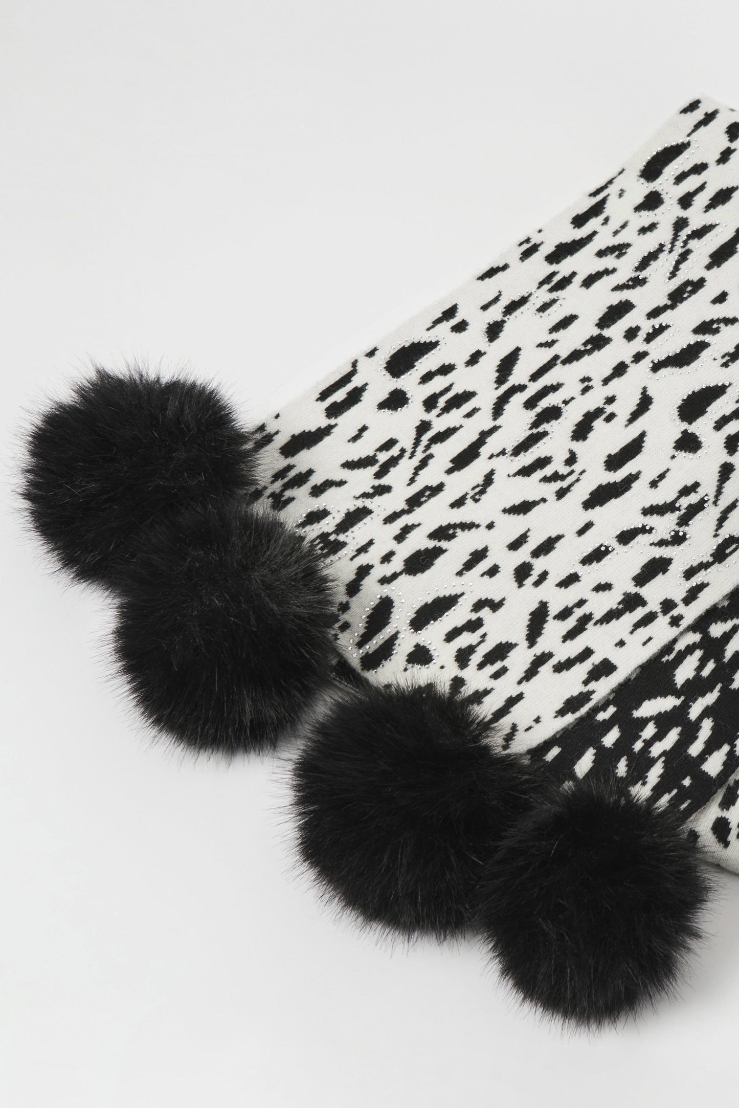 Knitted Animal Print Pompom Scarf
253972