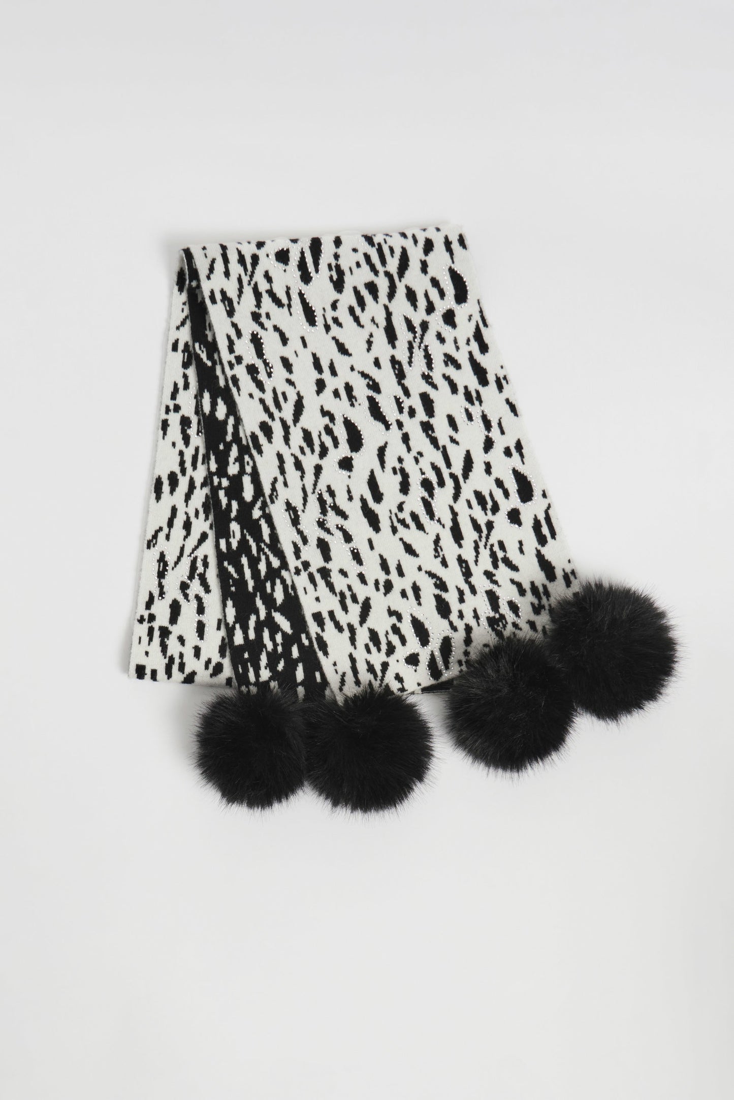 Knitted Animal Print Pompom Scarf
253972