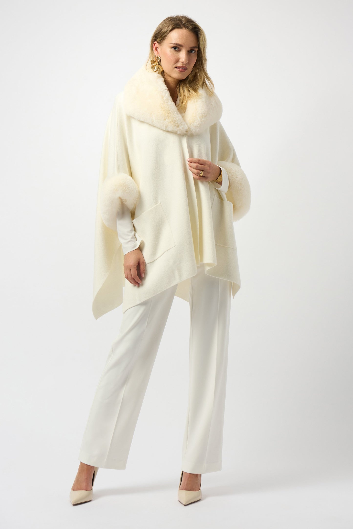 Brushed Jacquard and Faux Fur Cape
243930F25