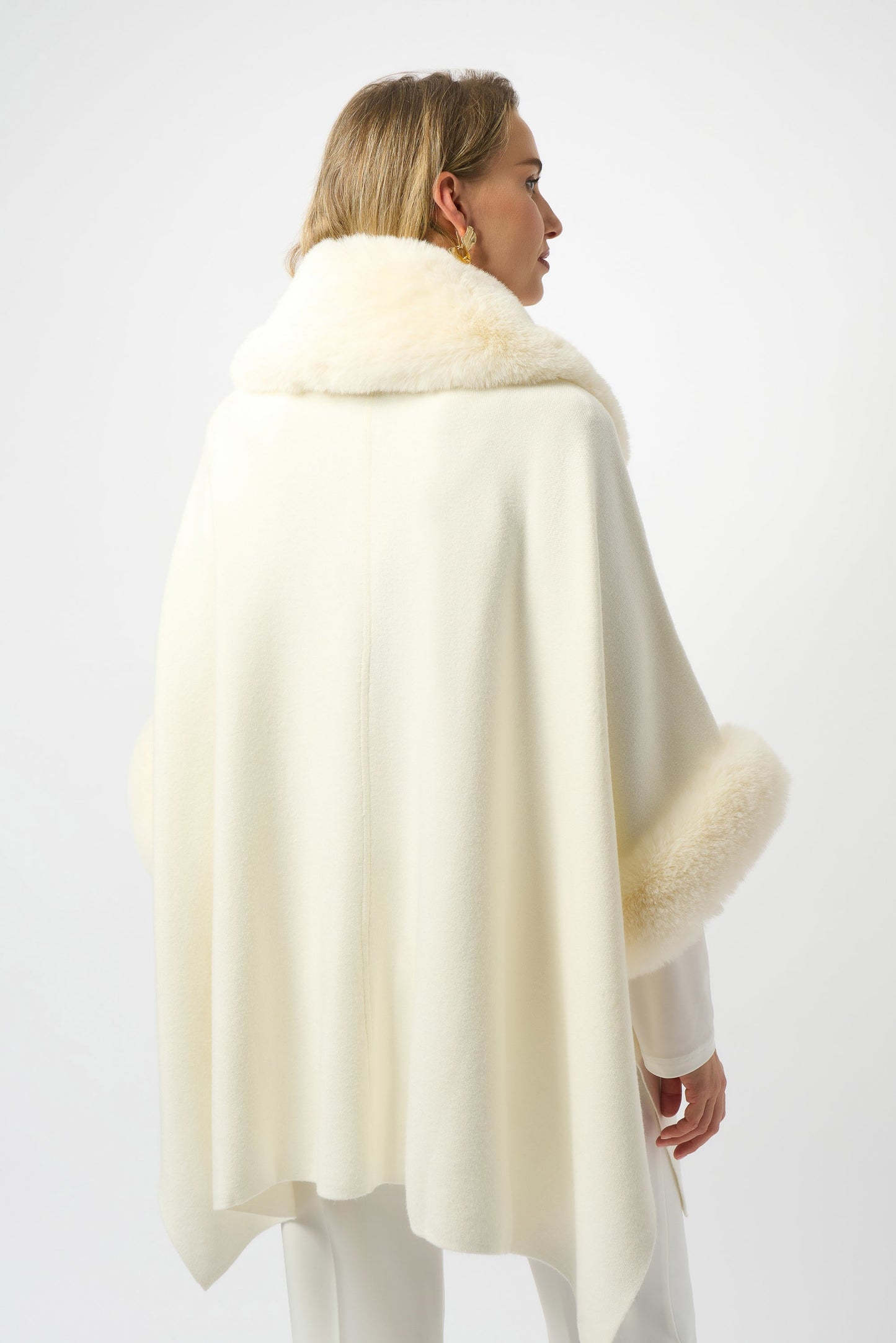 Brushed Jacquard and Faux Fur Cape
243930F25