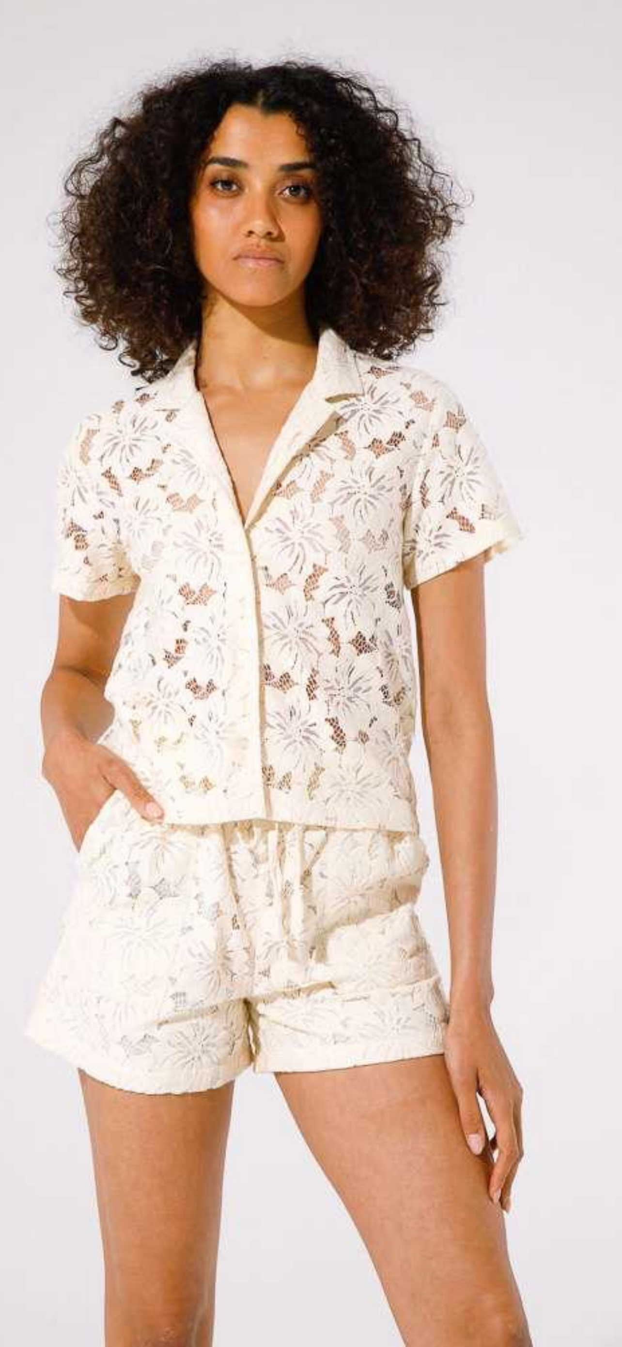 Two-piece set in cotton lace.