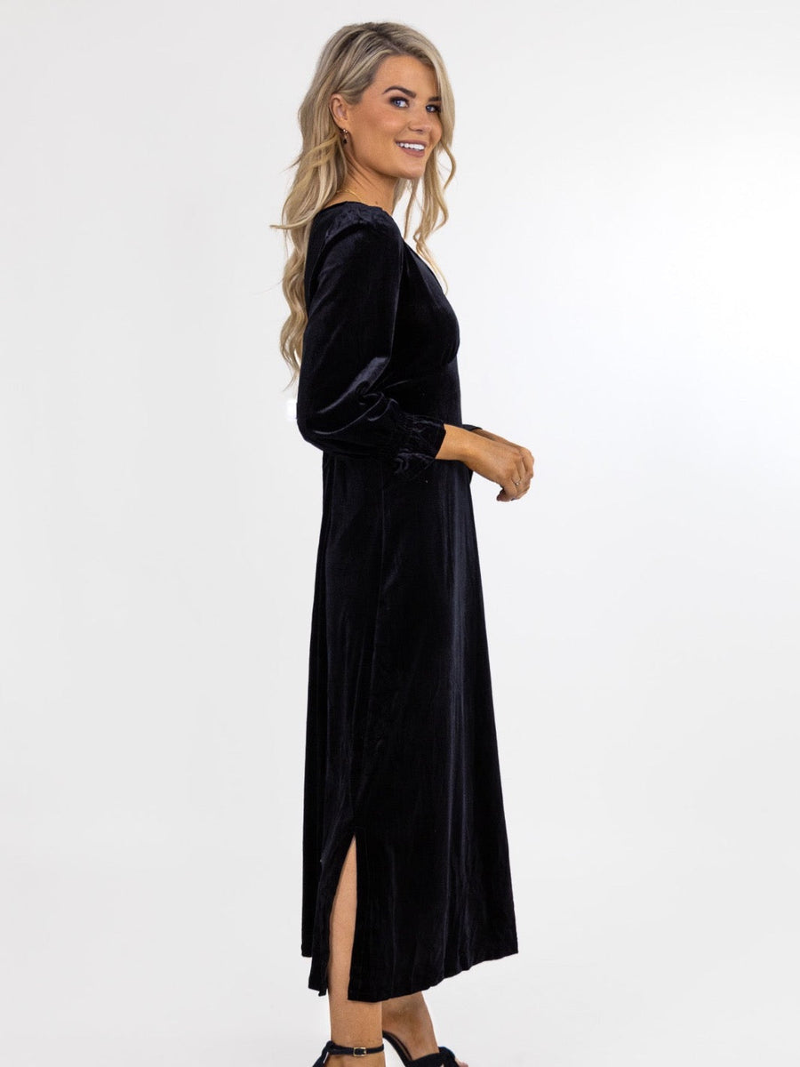 Streasa black velvet dress