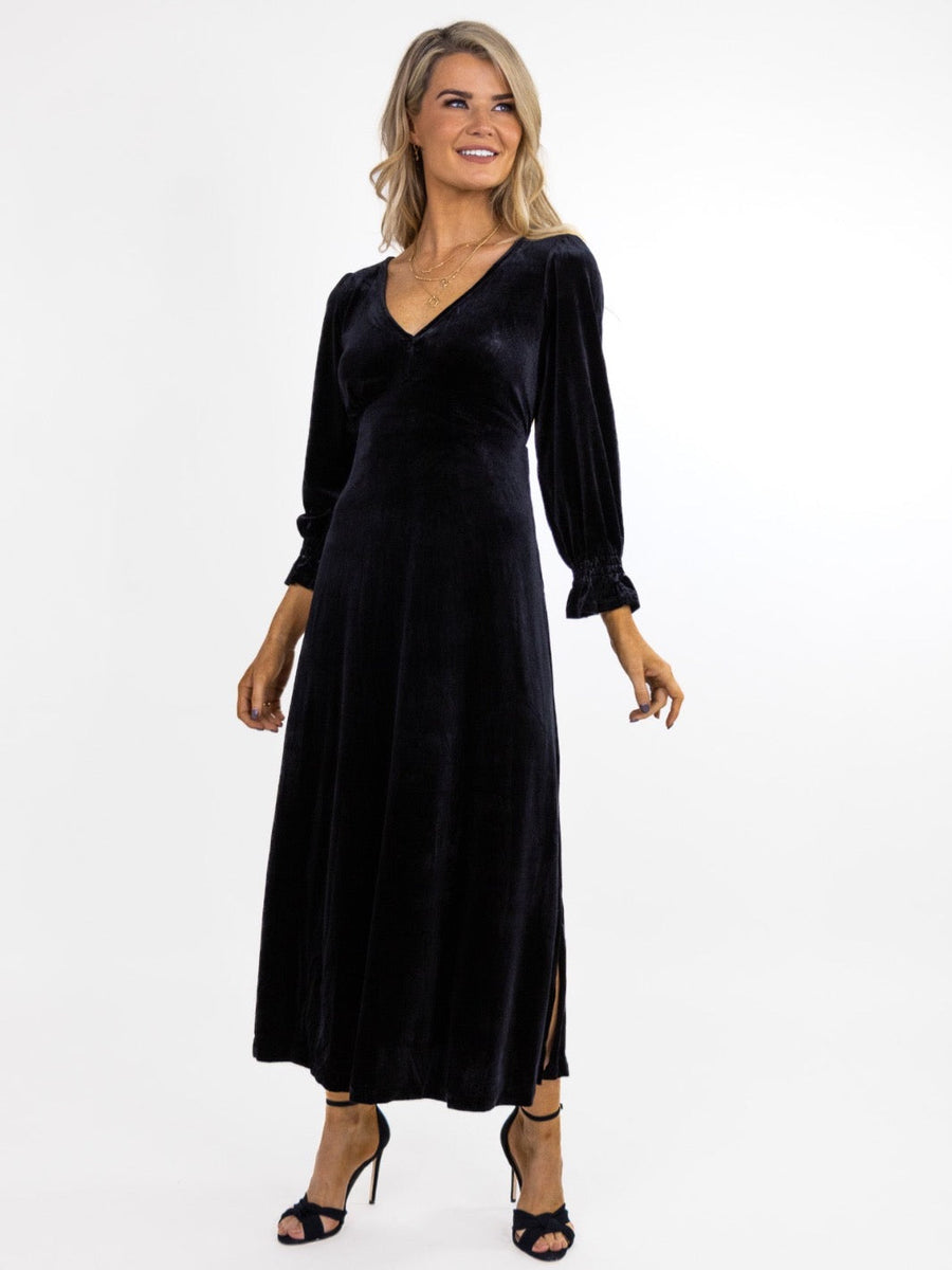 Streasa black velvet dress