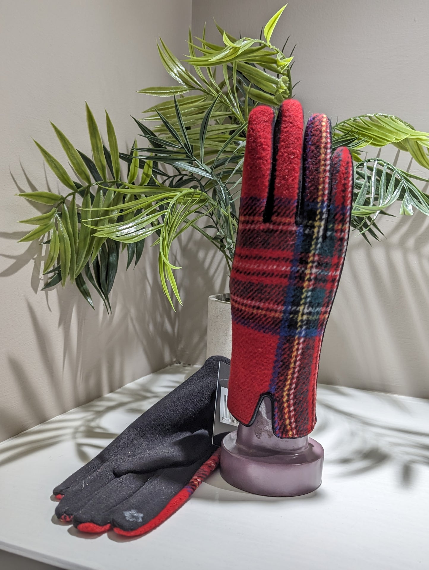 Tartan red glove