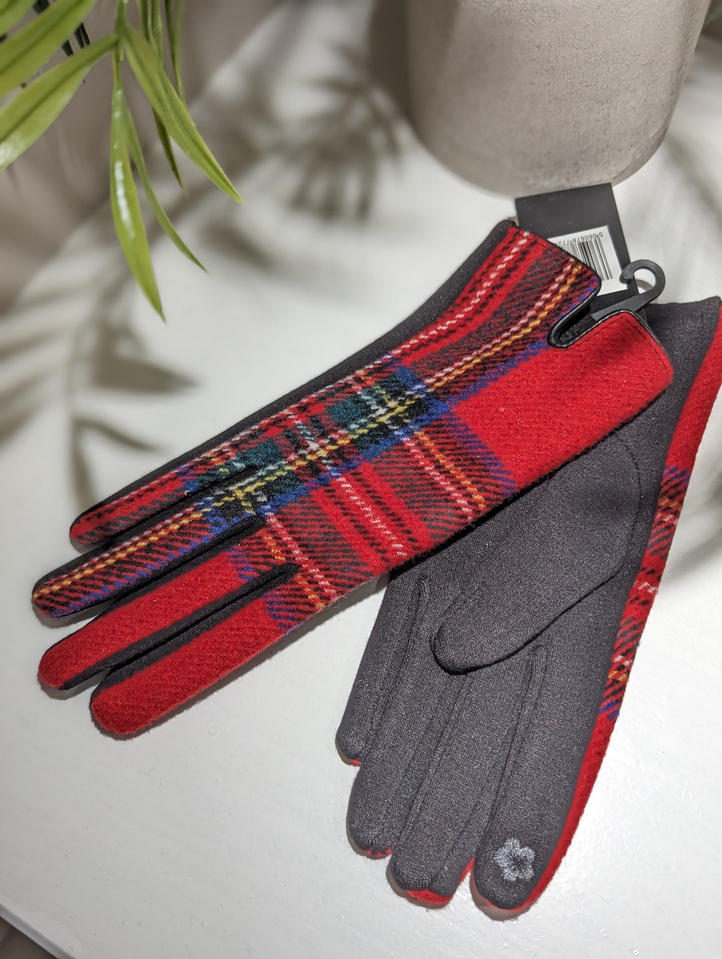 Tartan red glove