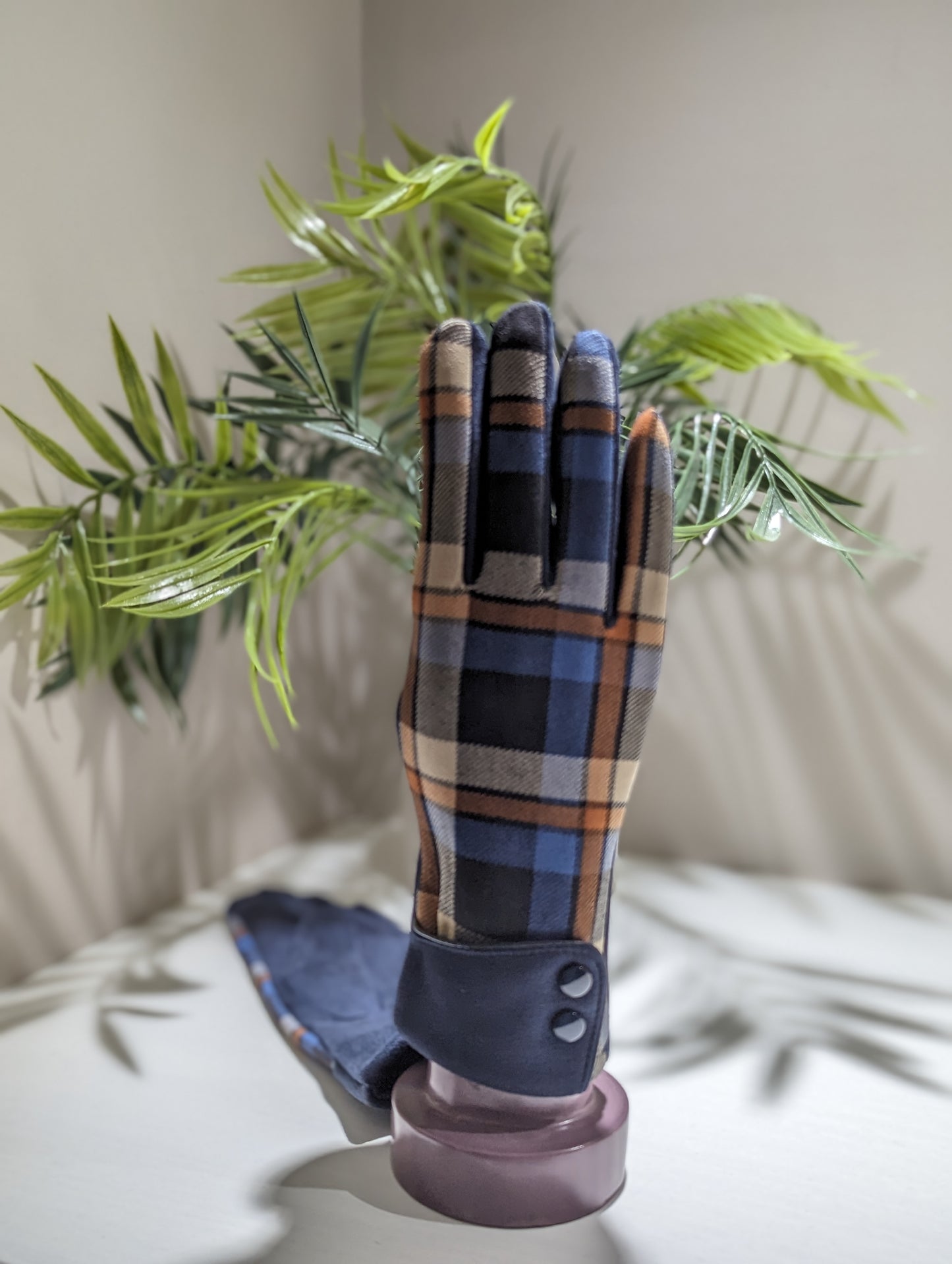 Tartan blue/tan glove