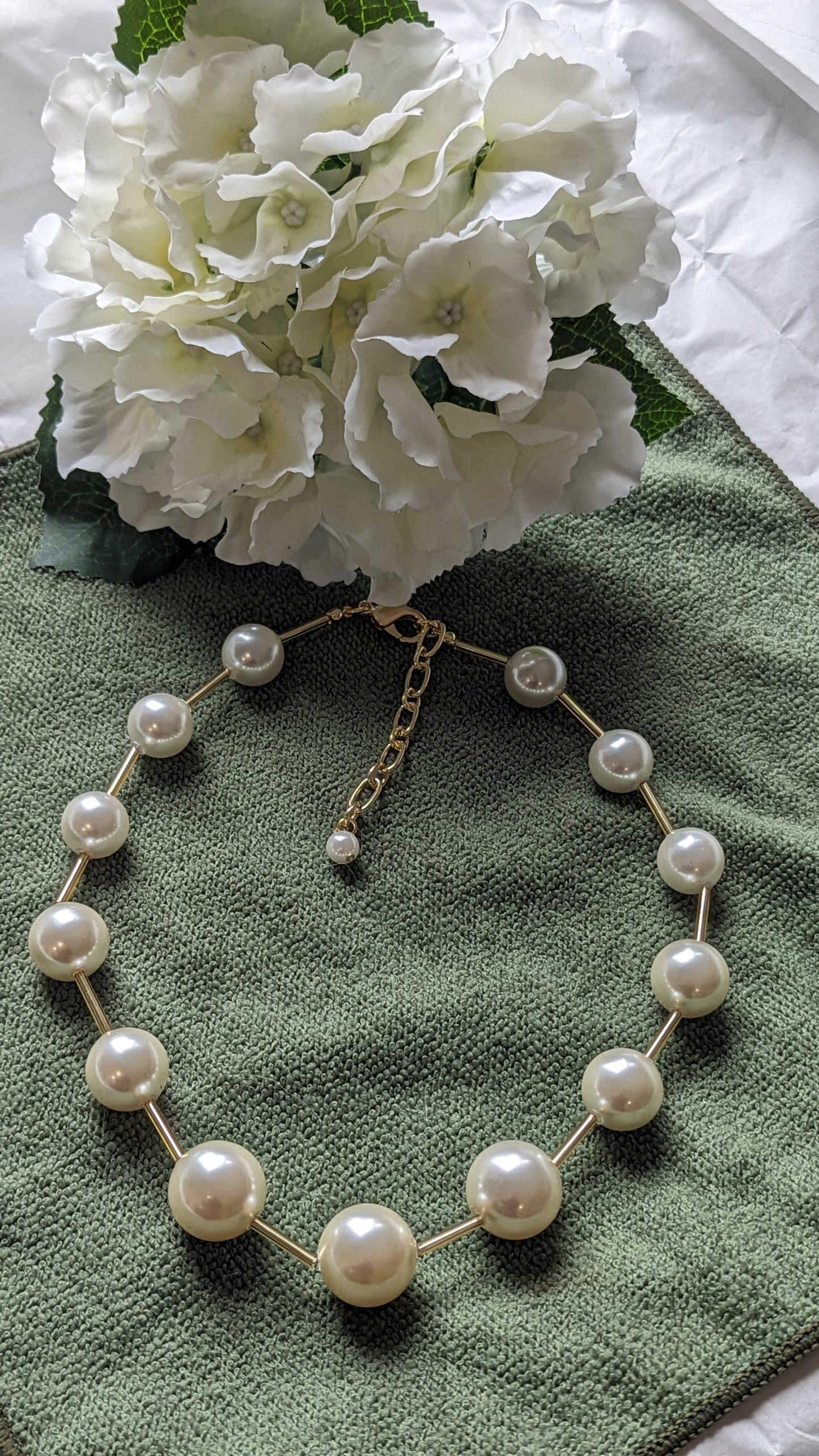 Ivory medium size pearl necklace