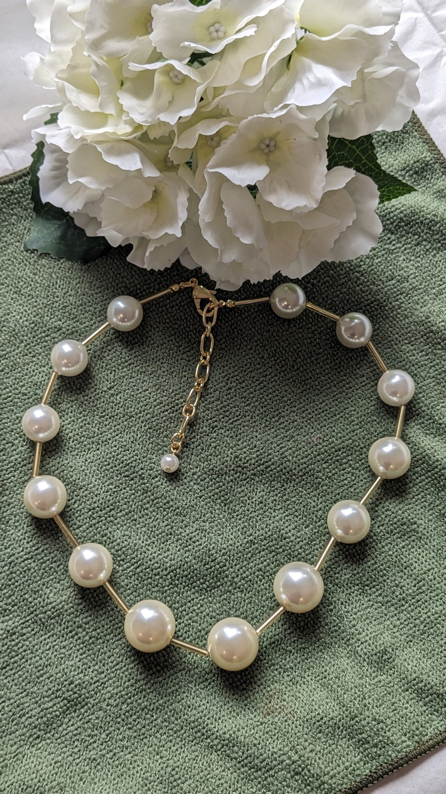 Ivory medium size pearl necklace