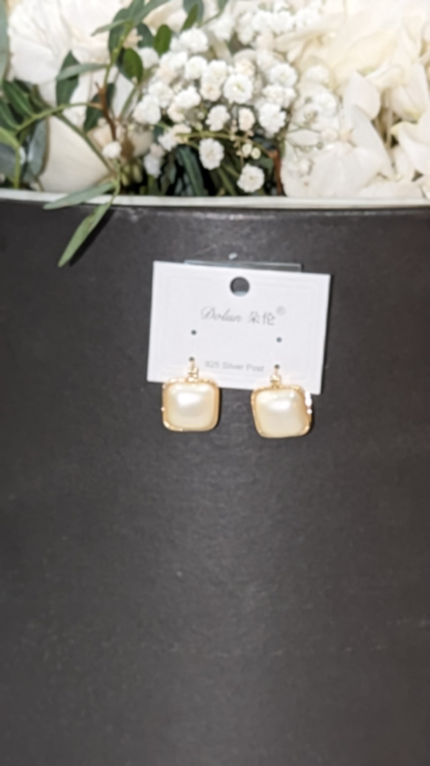 Gold /ivory double pearl