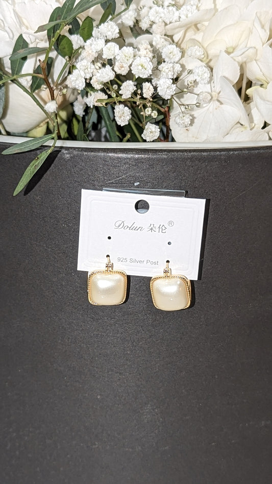 Gold /ivory double pearl